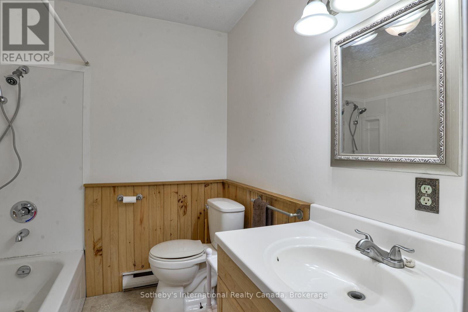 1048 Old Falkenburg Road, Bracebridge, Ontario  P1L 1X4 - Photo 12 - X13576486