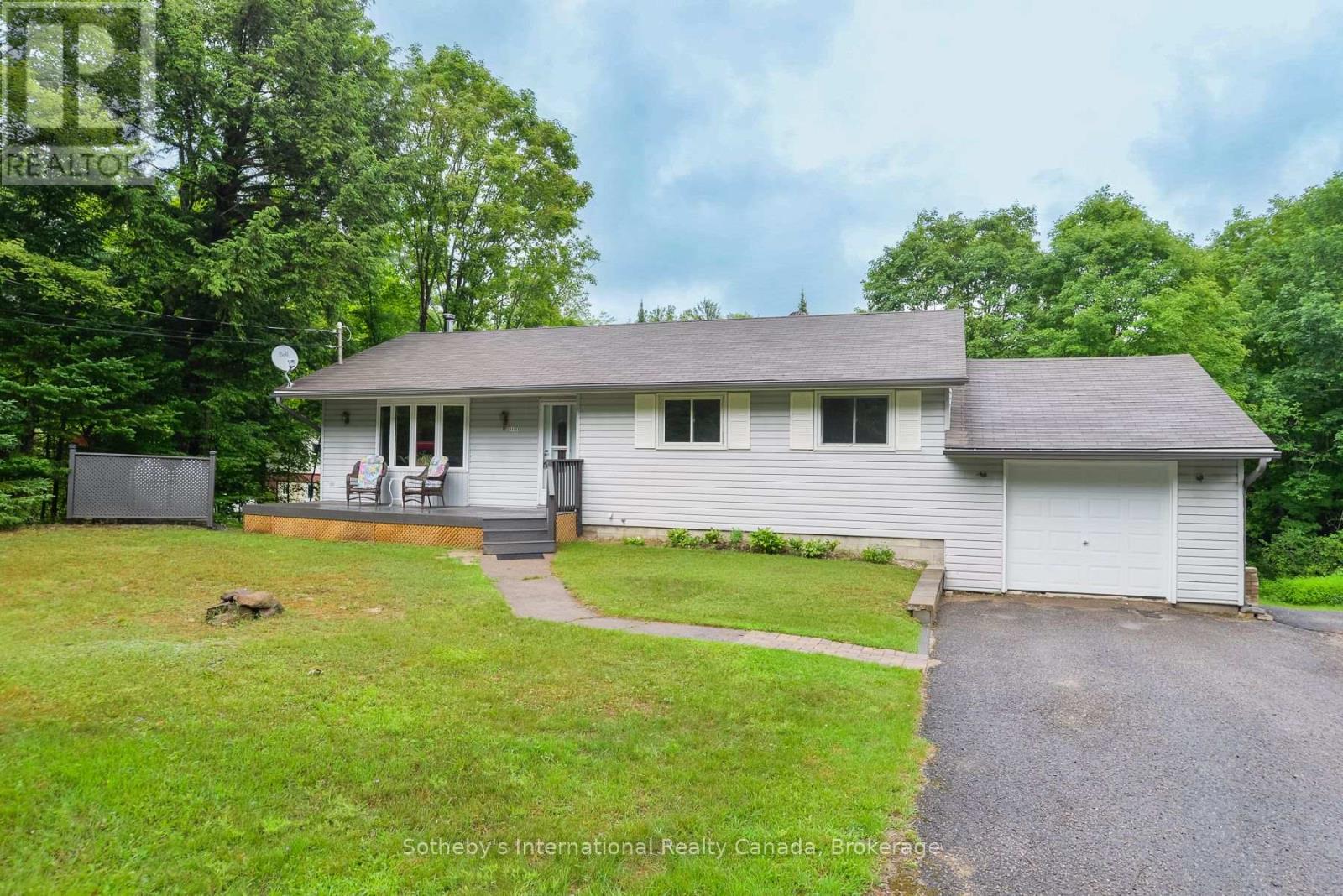 1048 Old Falkenburg Road, Bracebridge, Ontario  P1L 1X4 - Photo 2 - X13576486