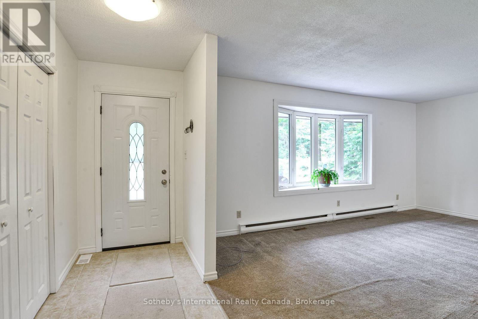 1048 Old Falkenburg Road, Bracebridge, Ontario  P1L 1X4 - Photo 3 - X13576486