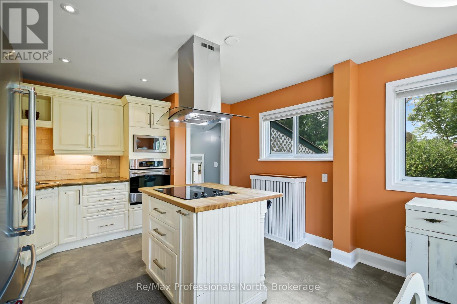 695 John Street N, Gravenhurst, Ontario  P1P 1E6 - Photo 17 - X13582602