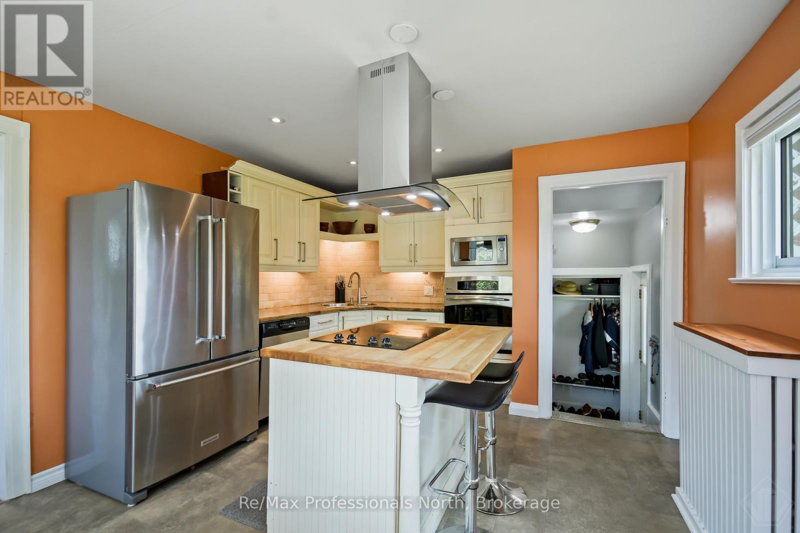 695 John Street N, Gravenhurst, Ontario  P1P 1E6 - Photo 18 - X13582602