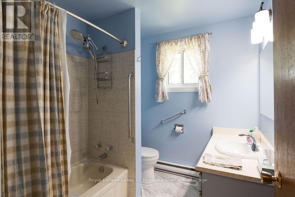 950 Muskoka #3 Road N, Huntsville, Ontario  P1H 1E2 - Photo 11 - X13584438