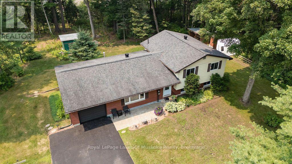 950 Muskoka #3 Road N, Huntsville, Ontario  P1H 1E2 - Photo 2 - X13584438