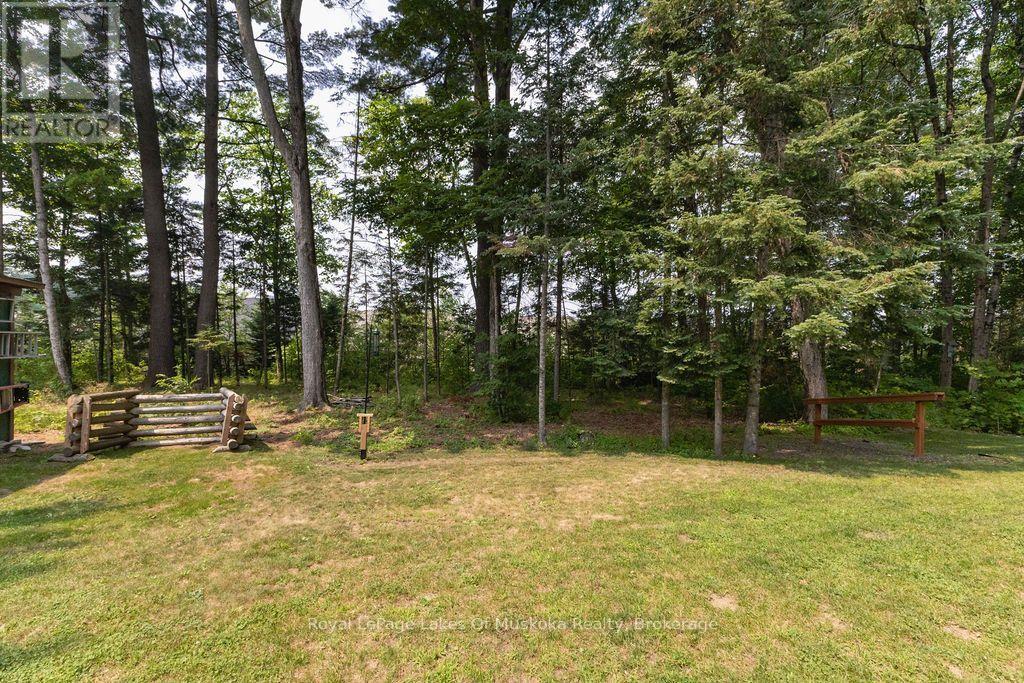 950 Muskoka #3 Road N, Huntsville, Ontario  P1H 1E2 - Photo 34 - X13584438