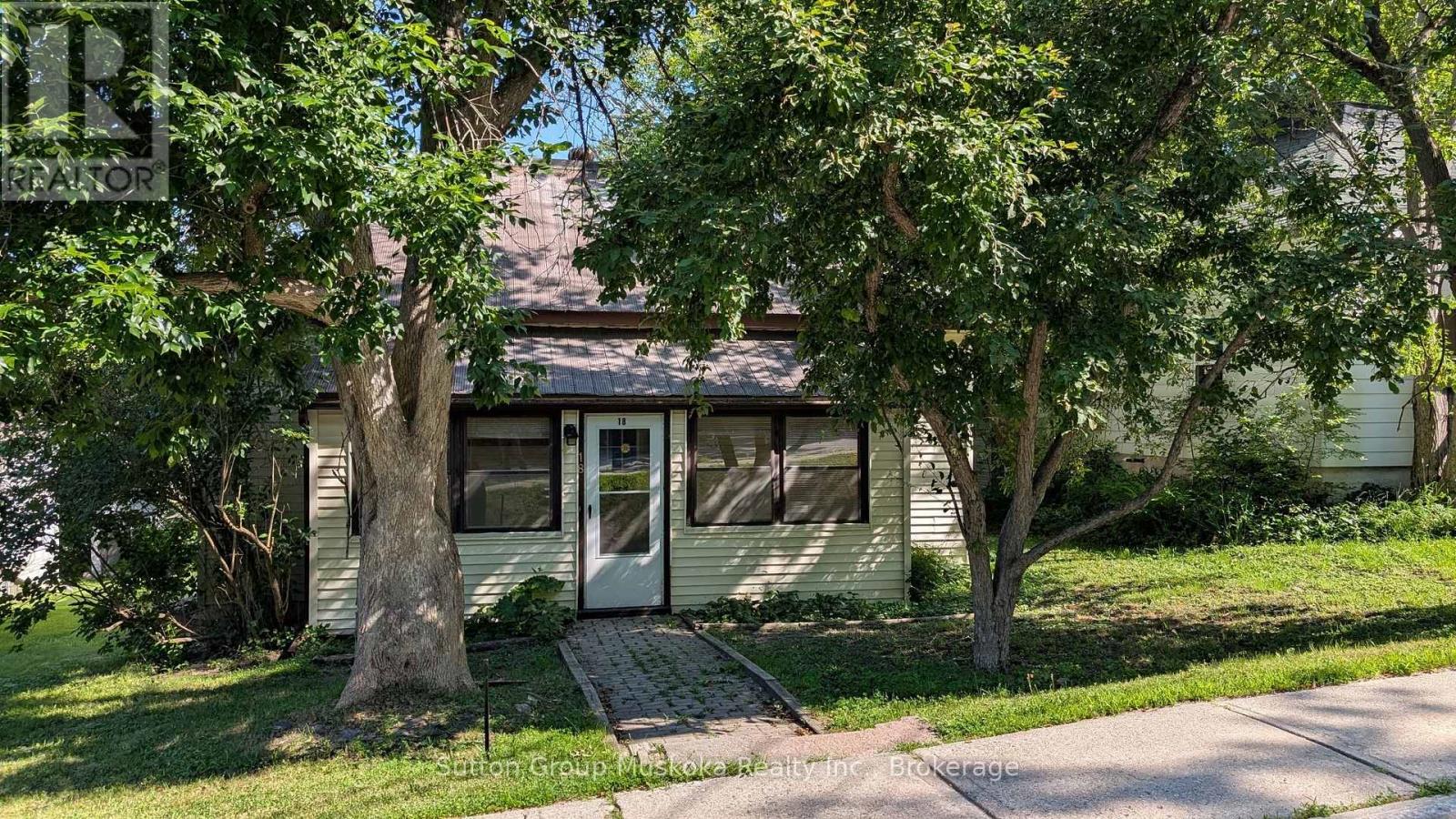18 Susan Street W, Huntsville, Ontario  P1H 1X4 - Photo 1 - X13596760