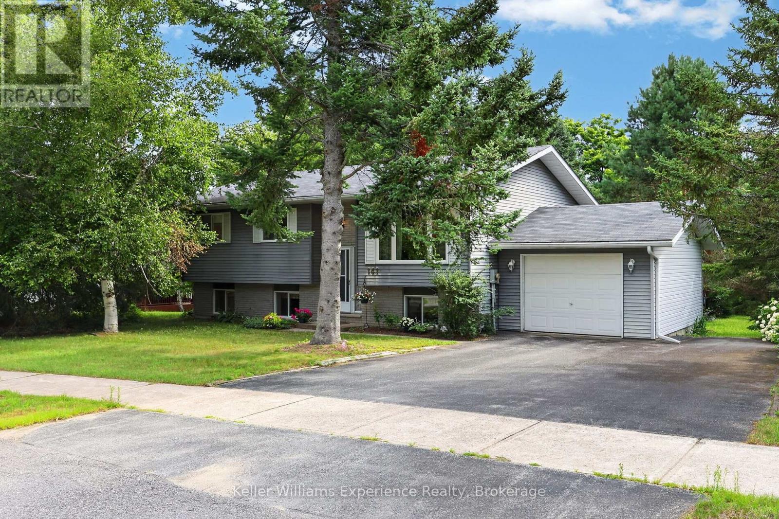 141 Meadow Heights Drive, Bracebridge, Ontario  P1L 1A3 - Photo 1 - X13598428