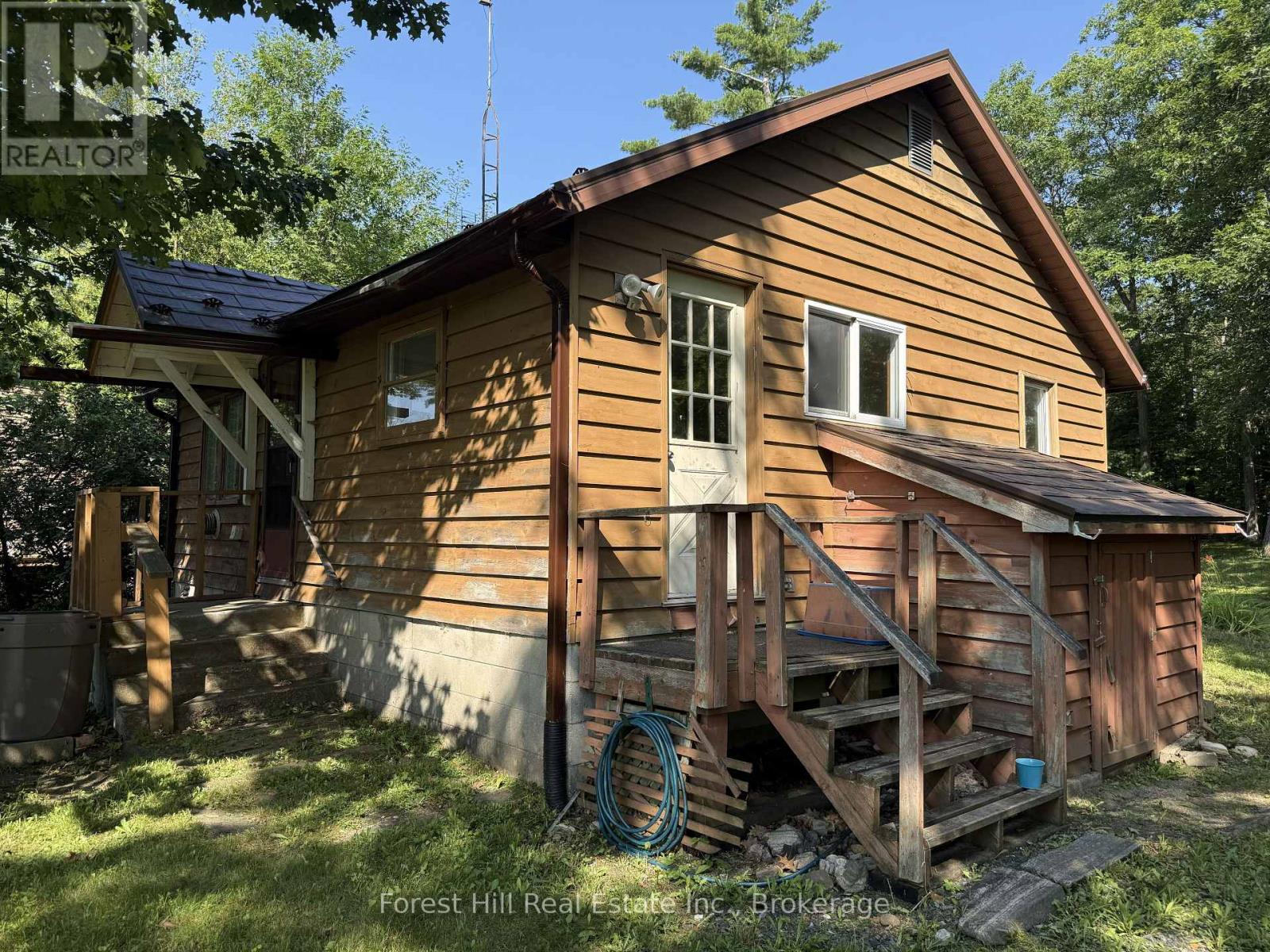 1033 Grey Street, Muskoka Lakes, Ontario  P0C 1A0 - Photo 1 - X13615888