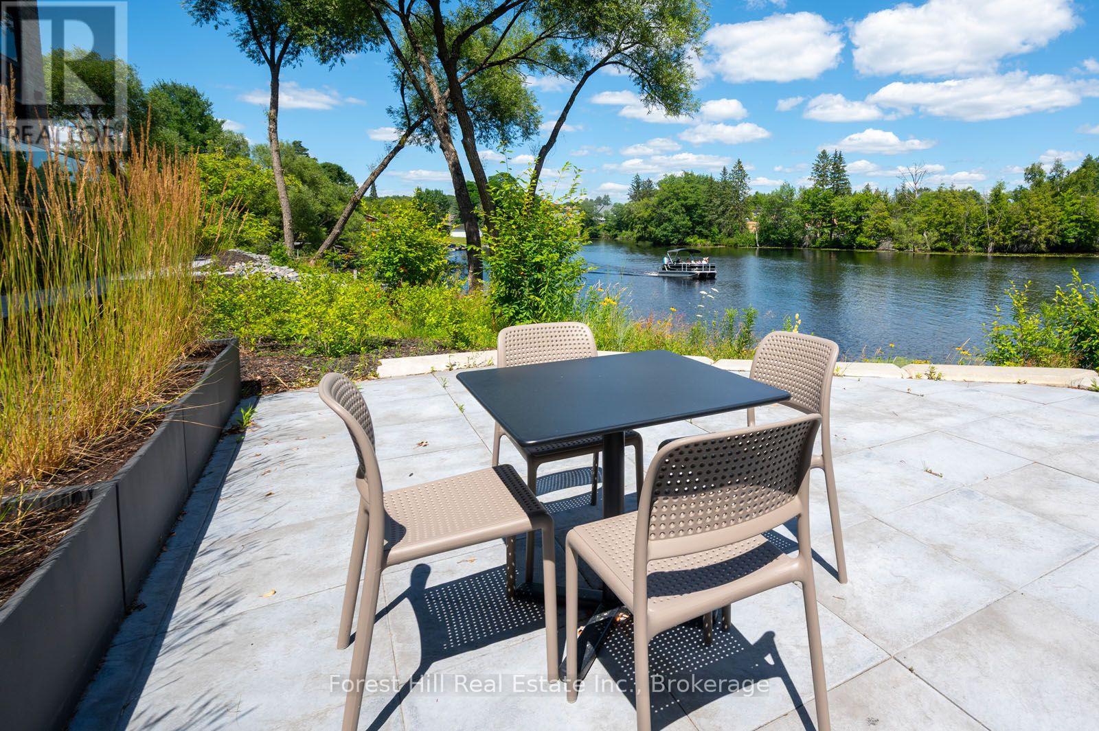 202 - 32 Brunel Road S, Huntsville, Ontario P1H 1P5 - Photo 3 - X13630342