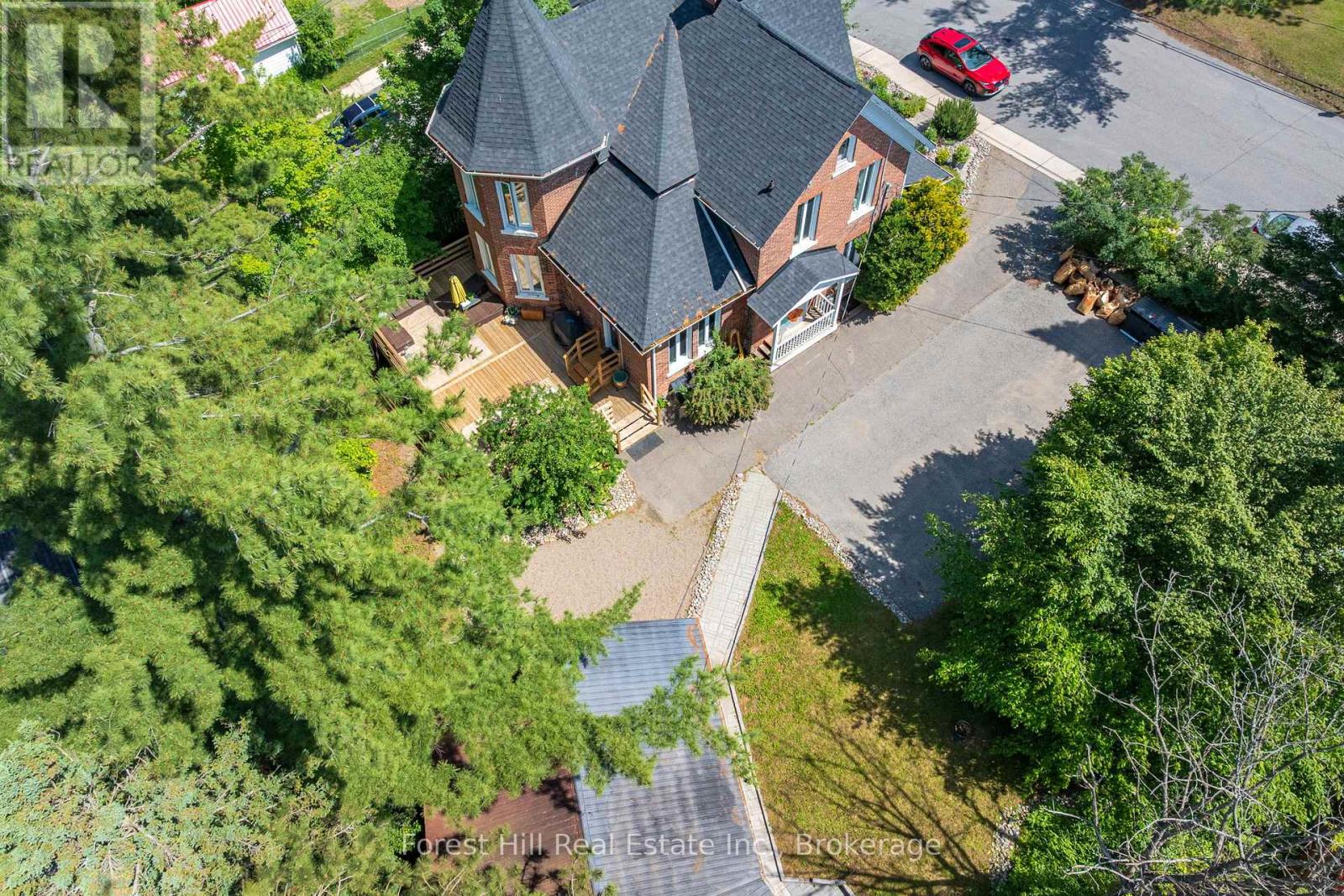 5 Lorne Street N, Huntsville, Ontario P1H 2G1 - Photo 1 - X13638706