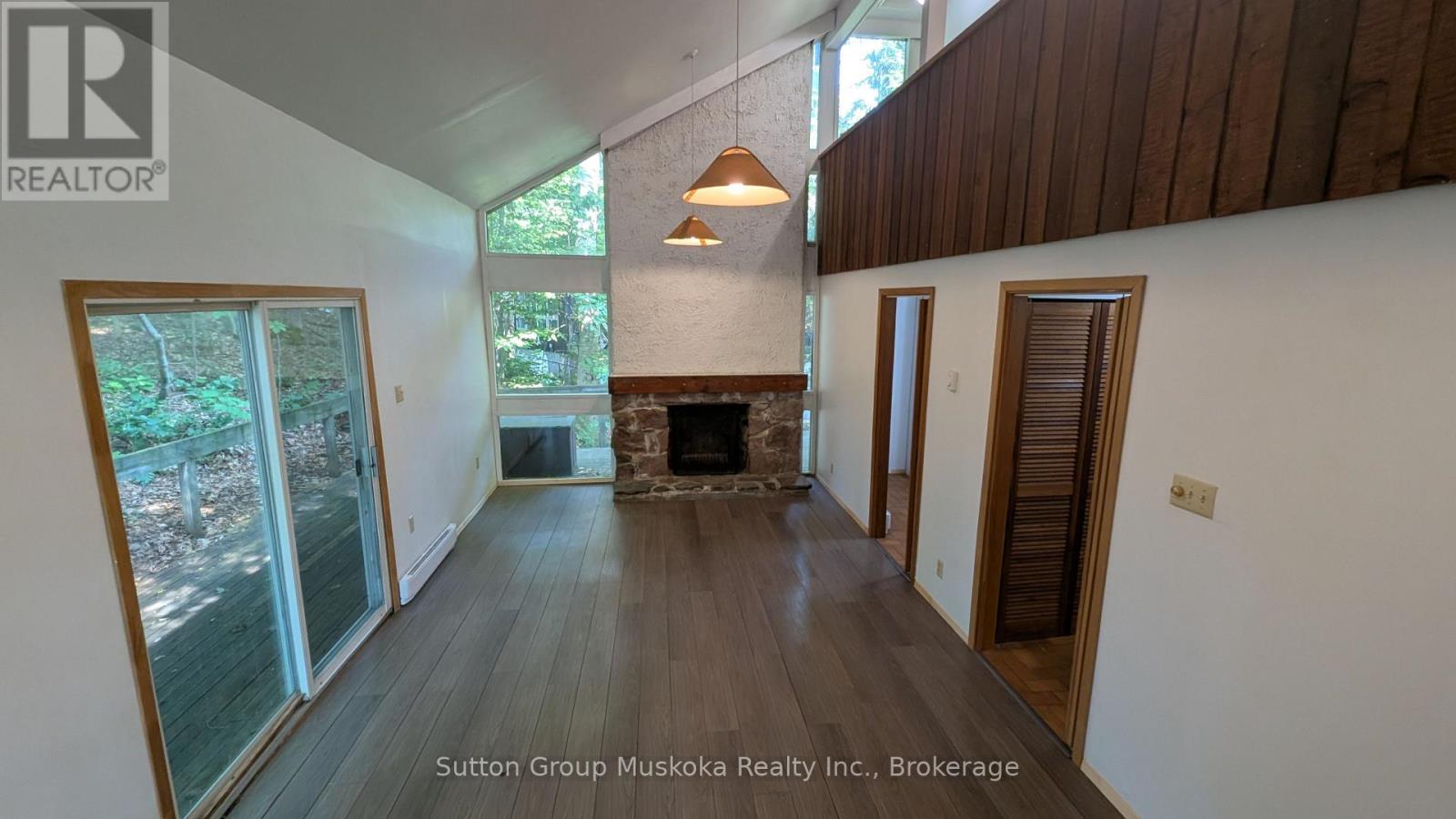 213 Woodland Drive, Huntsville, Ontario  P1H 1A7 - Photo 2 - X13658412