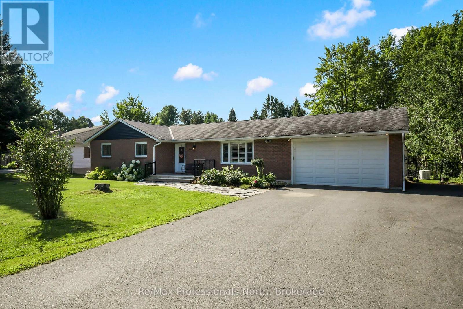66 Westvale Drive, Bracebridge, Ontario  P1L 1B3 - Photo 1 - X13658616