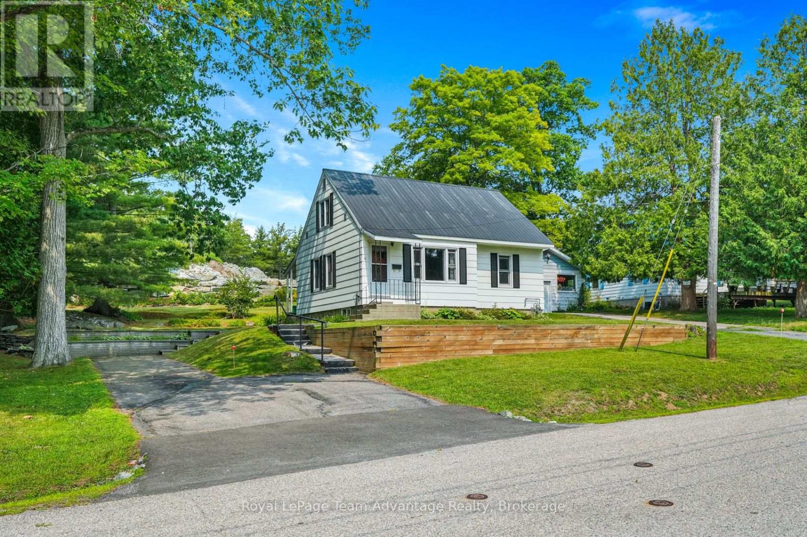 13 Burritt Street, Parry Sound, Ontario  P2A 1N5 - Photo 1 - X13662674