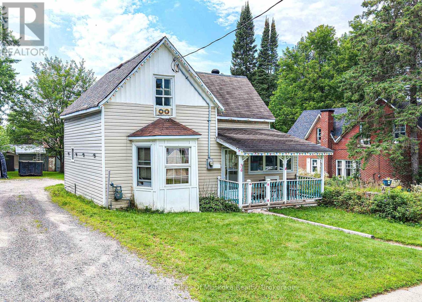34 Young Street, Bracebridge, Ontario  P1L 1G7 - Photo 1 - X13675088
