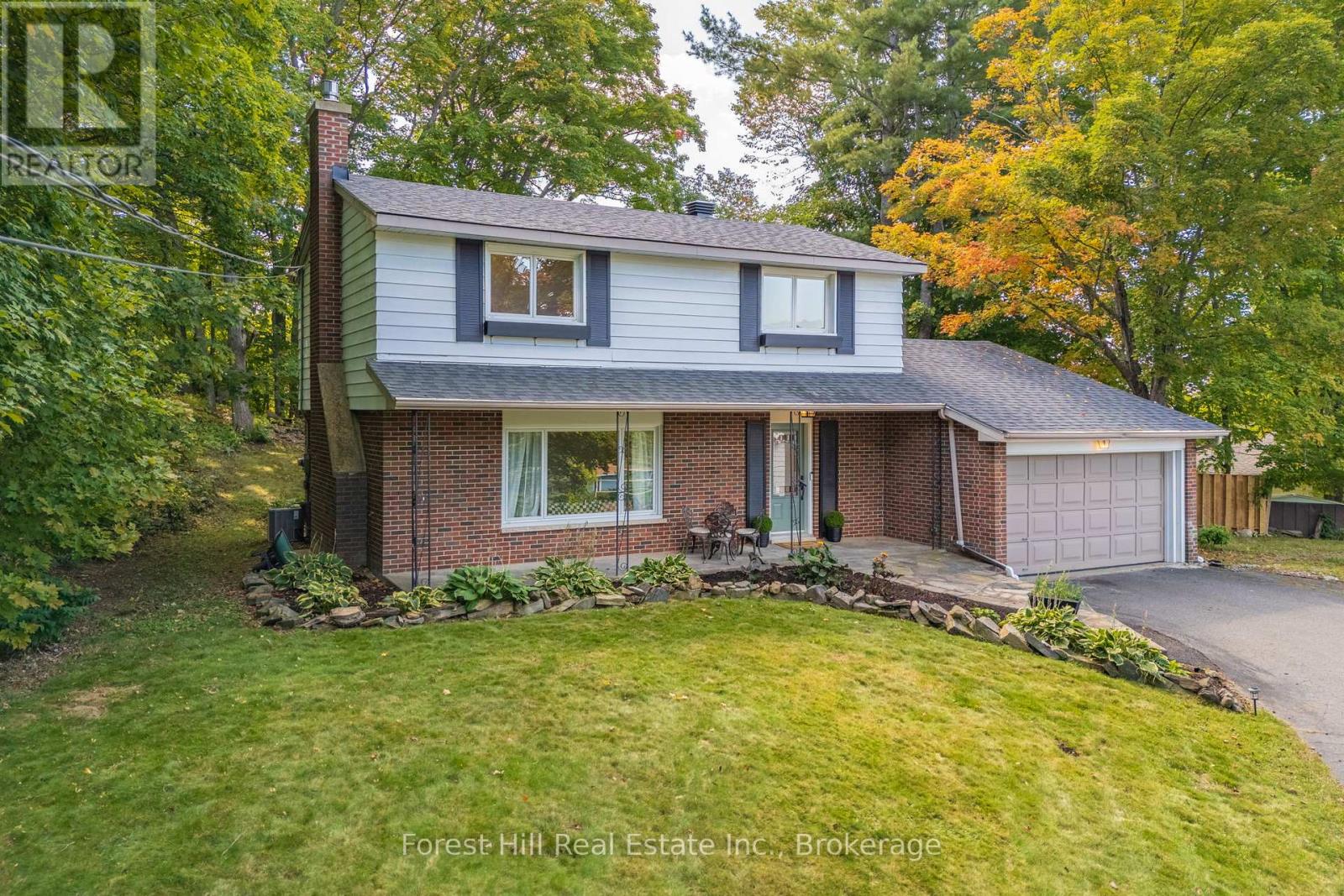 1 Maplecrest Court, Huntsville, Ontario  P1H 1G2 - Photo 4 - X13675736