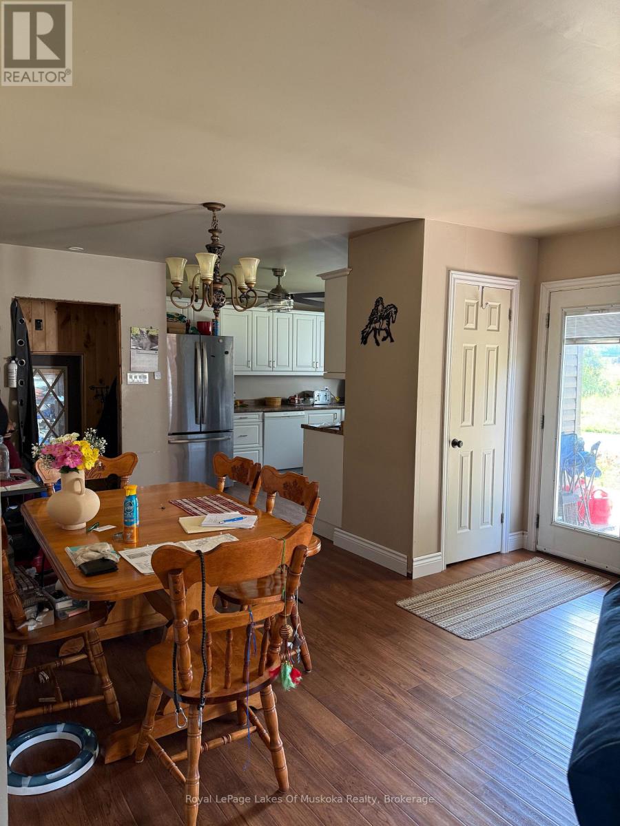 1014 Ben Lake Road East Road, Gravenhurst, Ontario P1P 1R3 - Photo 3 - X13677988
