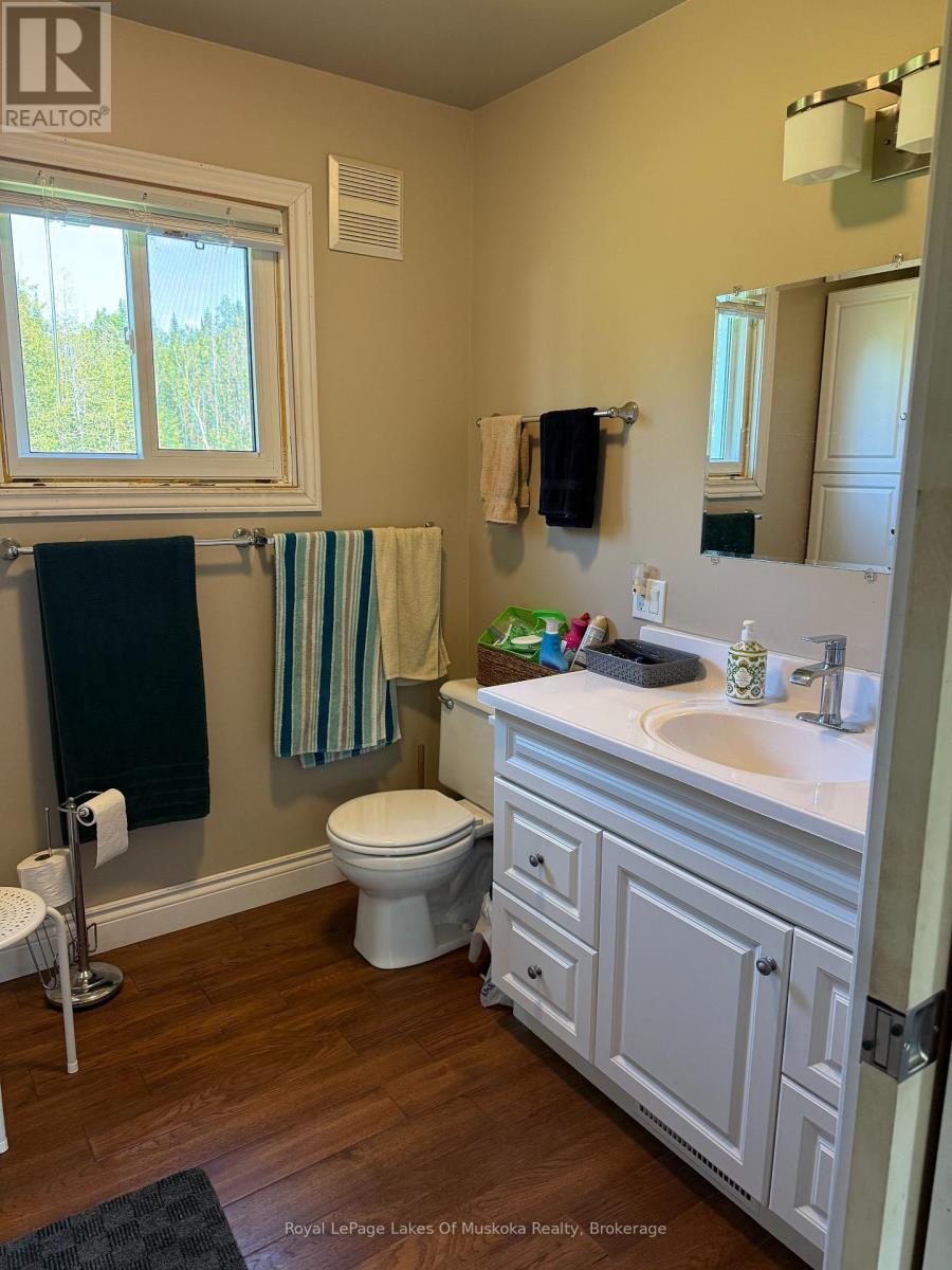1014 Ben Lake Road East Road, Gravenhurst, Ontario P1P 1R3 - Photo 8 - X13677988