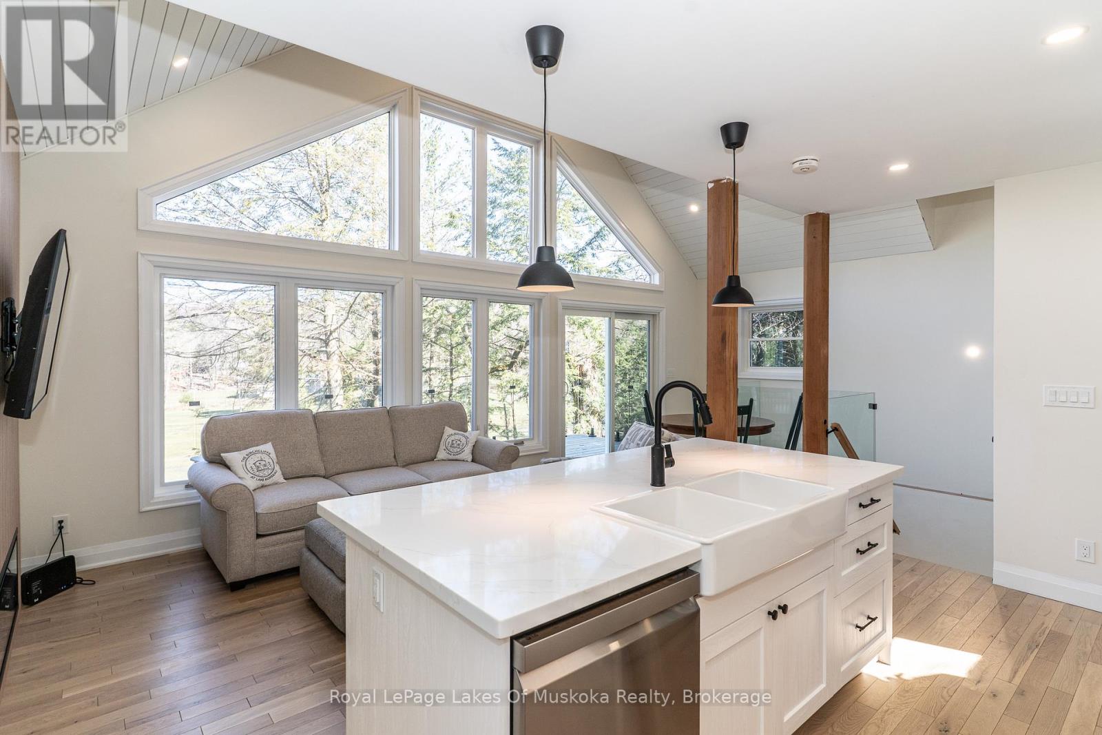 1361 Rosseau Lake 2 Road, Muskoka Lakes, Ontario  P0B 1M0 - Photo 14 - X13688436