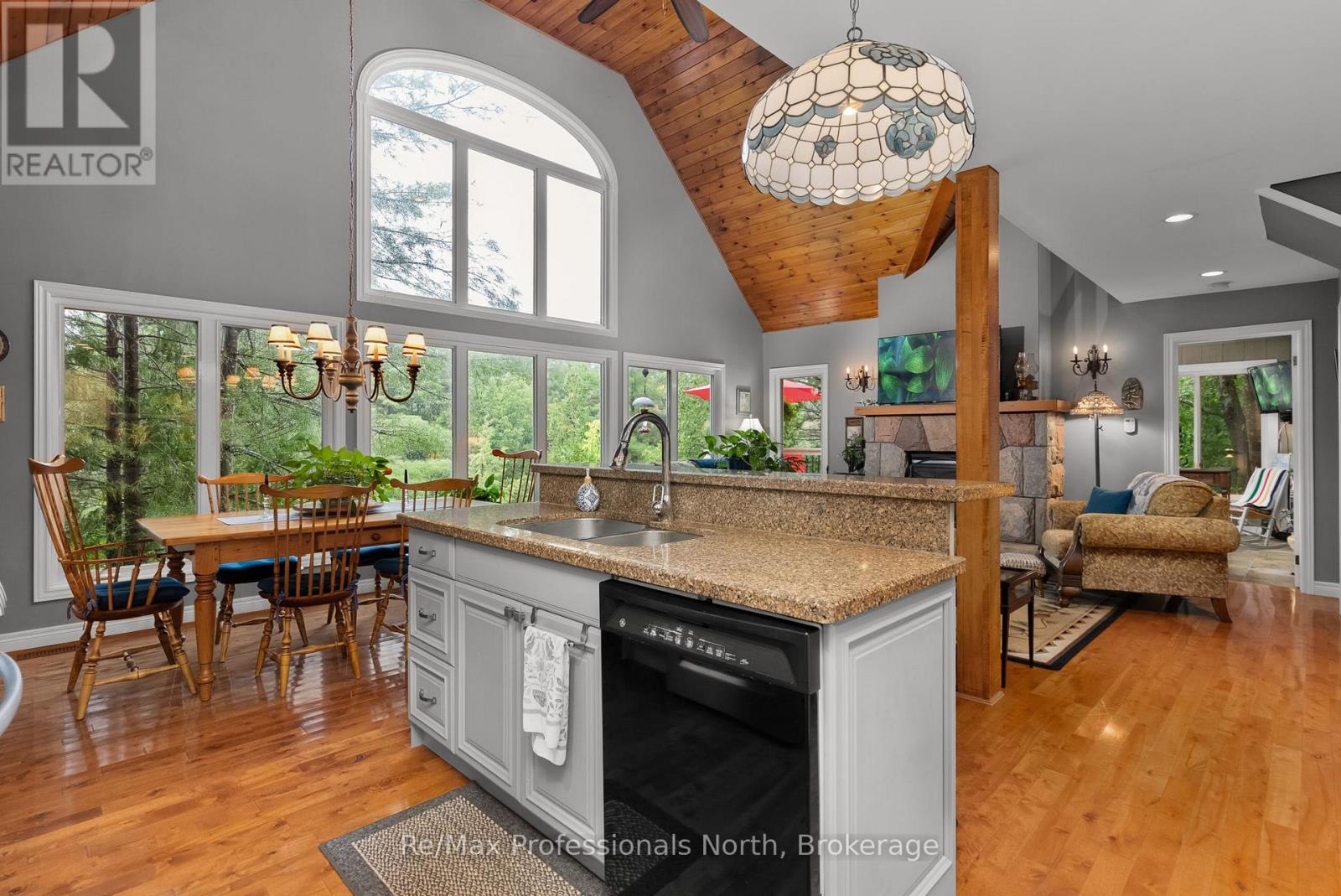 1005 Laidlaw Avenue, Gravenhurst, Ontario  L0K 2B0 - Photo 5 - X13691020