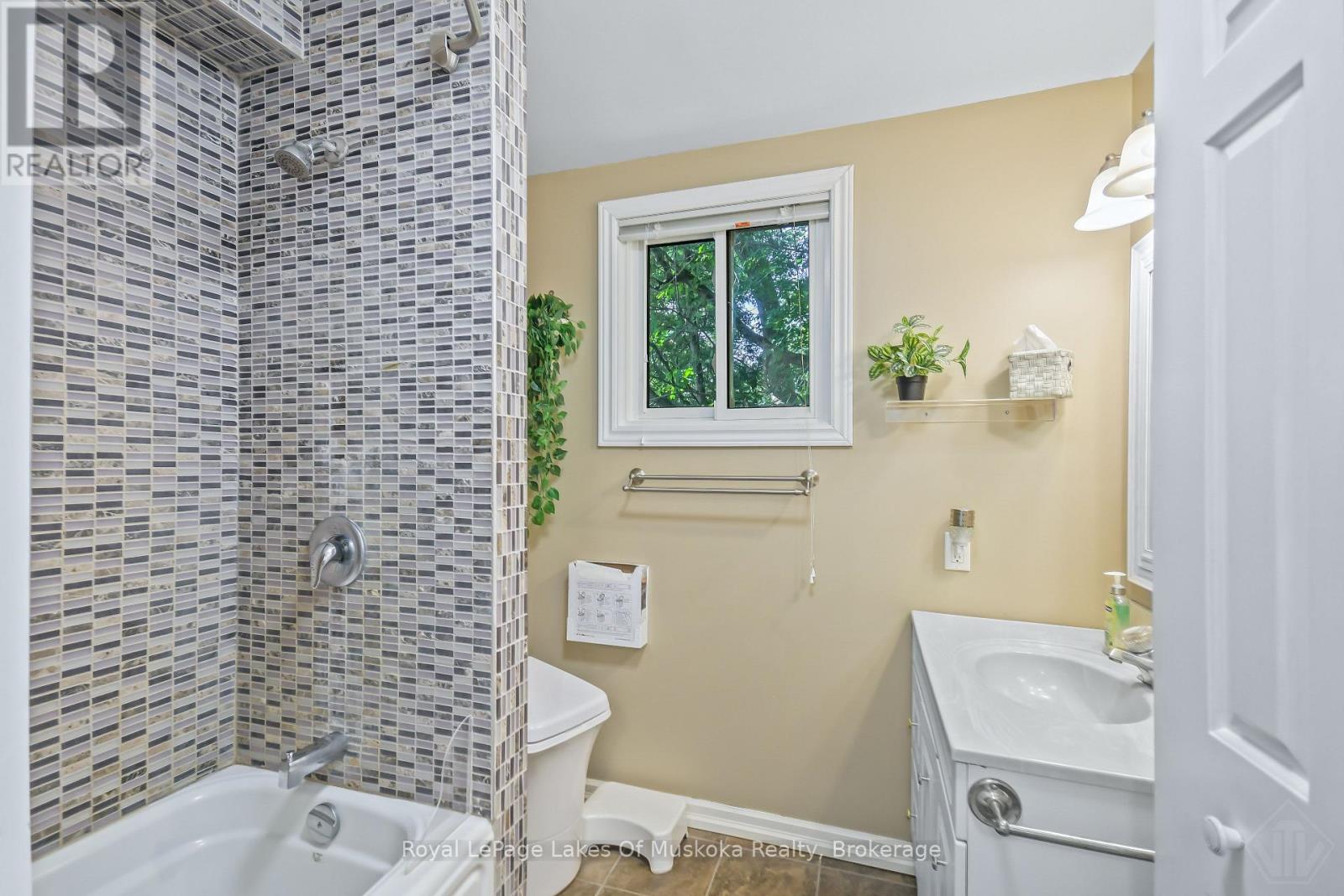 311 Lake Vernon W/a, Huntsville, Ontario  P1H 2J2 - Photo 16 - X13701796