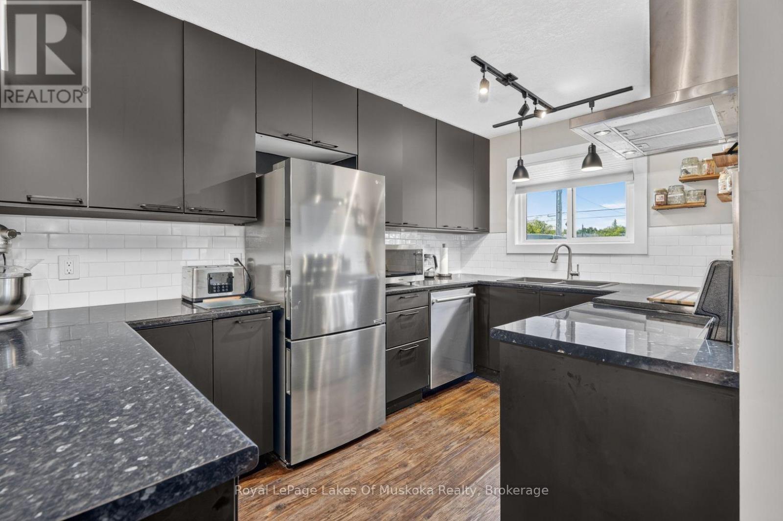 570 John Street S, Gravenhurst, Ontario P1P 1J9 - Photo 8 - X13723356