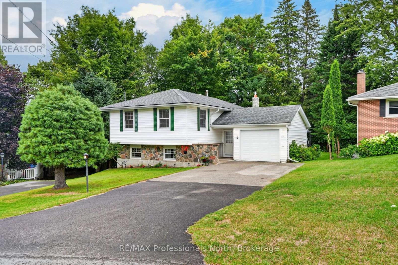 12 Anthony Court, Huntsville, Ontario P1H 1T2 - Photo 1 - X13736328