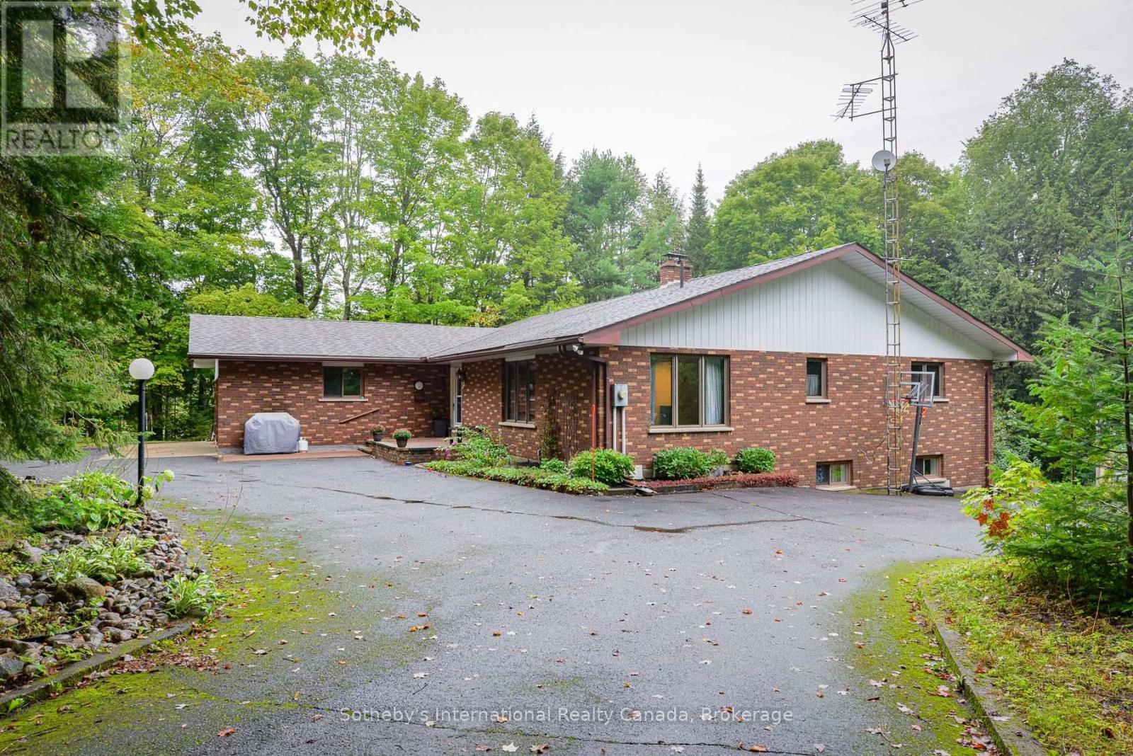 55 Denniss Drive, Bracebridge, Ontario  P1L 1W9 - Photo 2 - X13744992