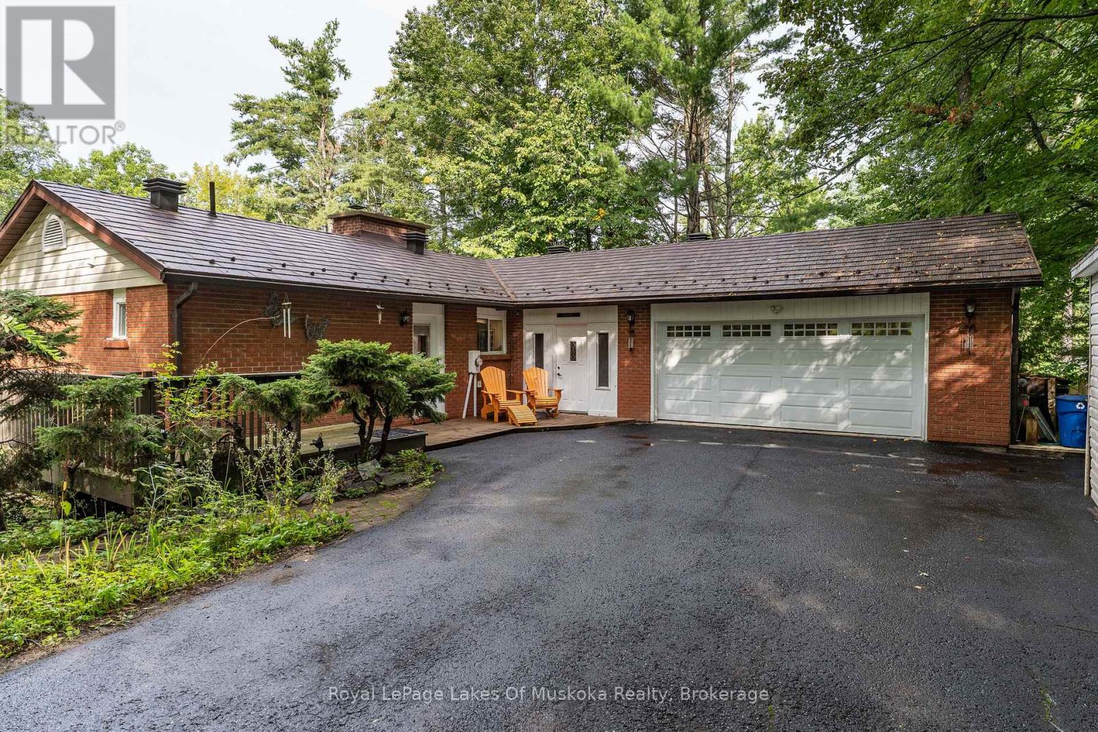 230 Lakeview Avenue, Gravenhurst, Ontario  P1P 1R4 - Photo 1 - X13746848