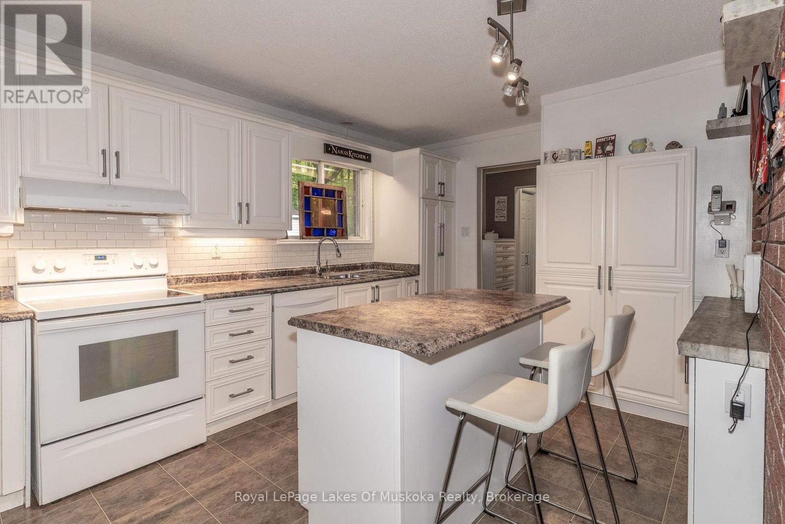 230 Lakeview Avenue, Gravenhurst, Ontario  P1P 1R4 - Photo 12 - X13746848