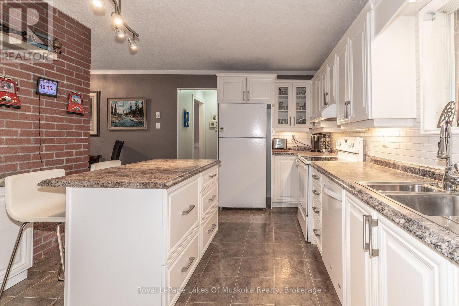 230 Lakeview Avenue, Gravenhurst, Ontario  P1P 1R4 - Photo 13 - X13746848