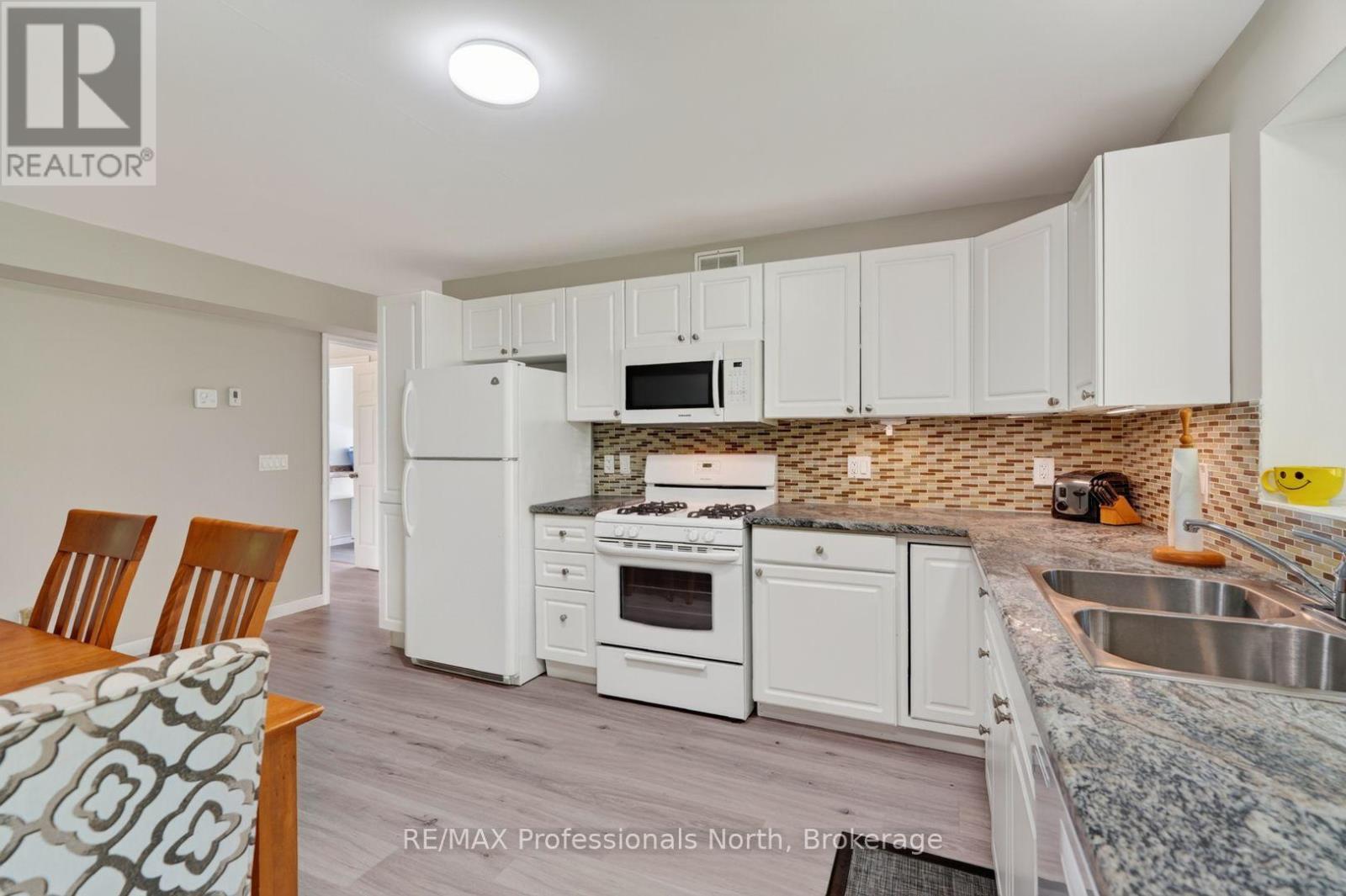 38 Goodwin Drive, Huntsville, Ontario P1H 2R3 - Photo 32 - X13762536