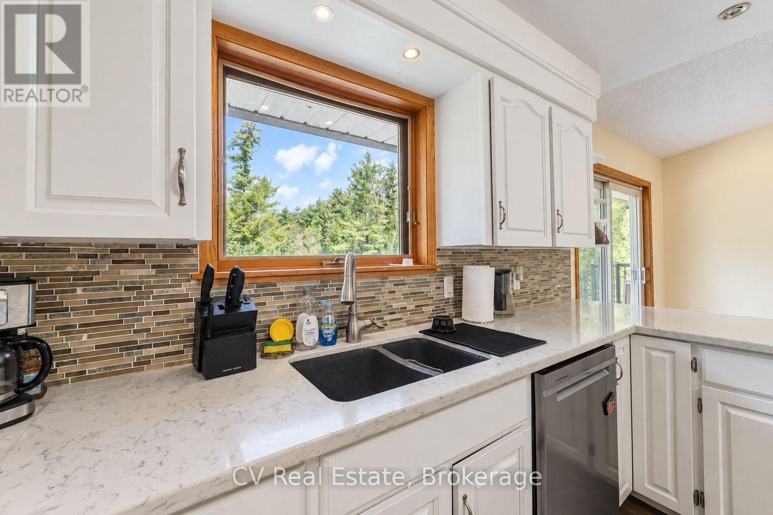1045 Narrows Road, Gravenhurst, Ontario P1P 1R2 - Photo 11 - X13778612