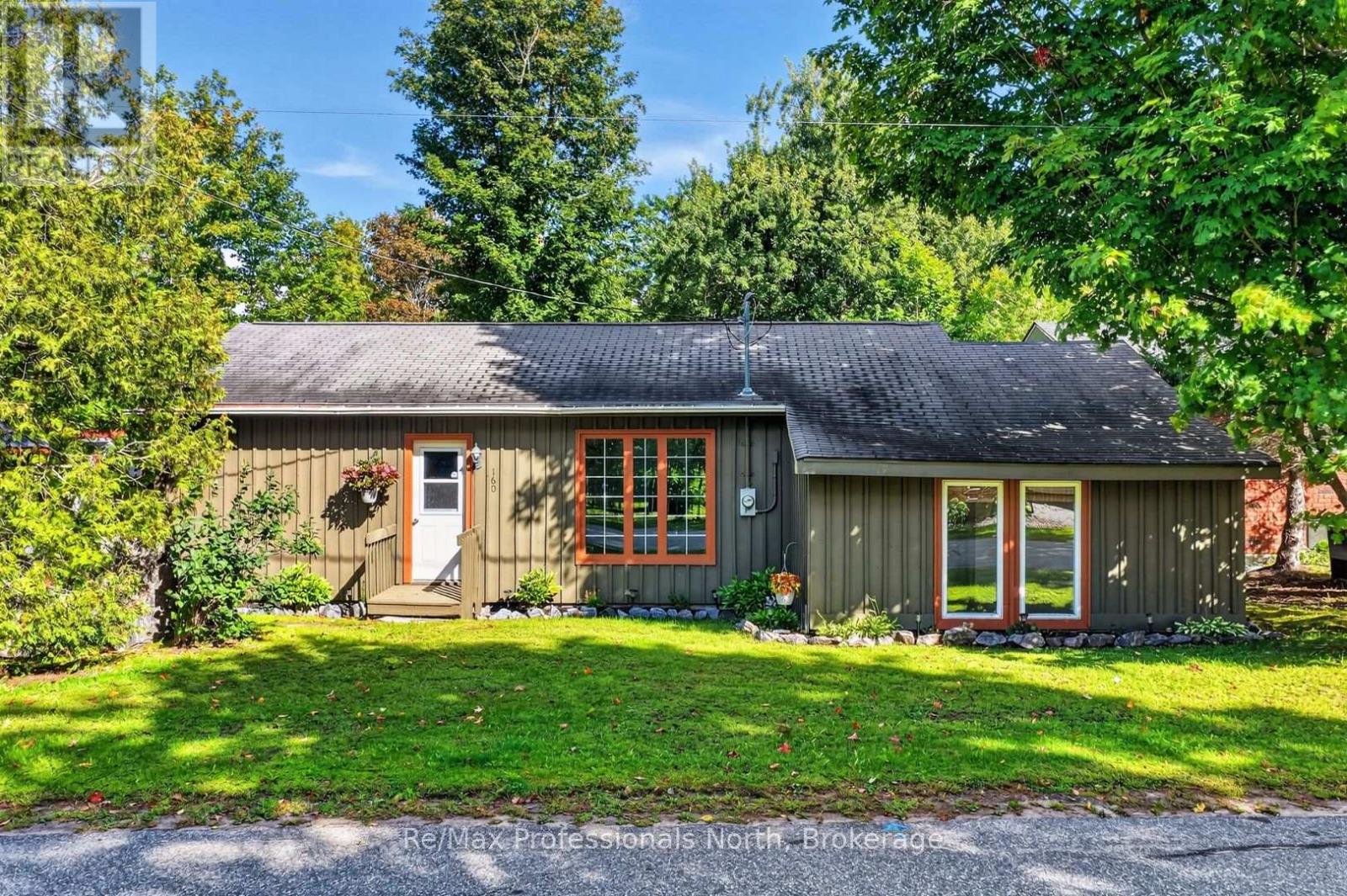160 Isaac Street, Gravenhurst, Ontario  P1P 1G2 - Photo 1 - X13778762