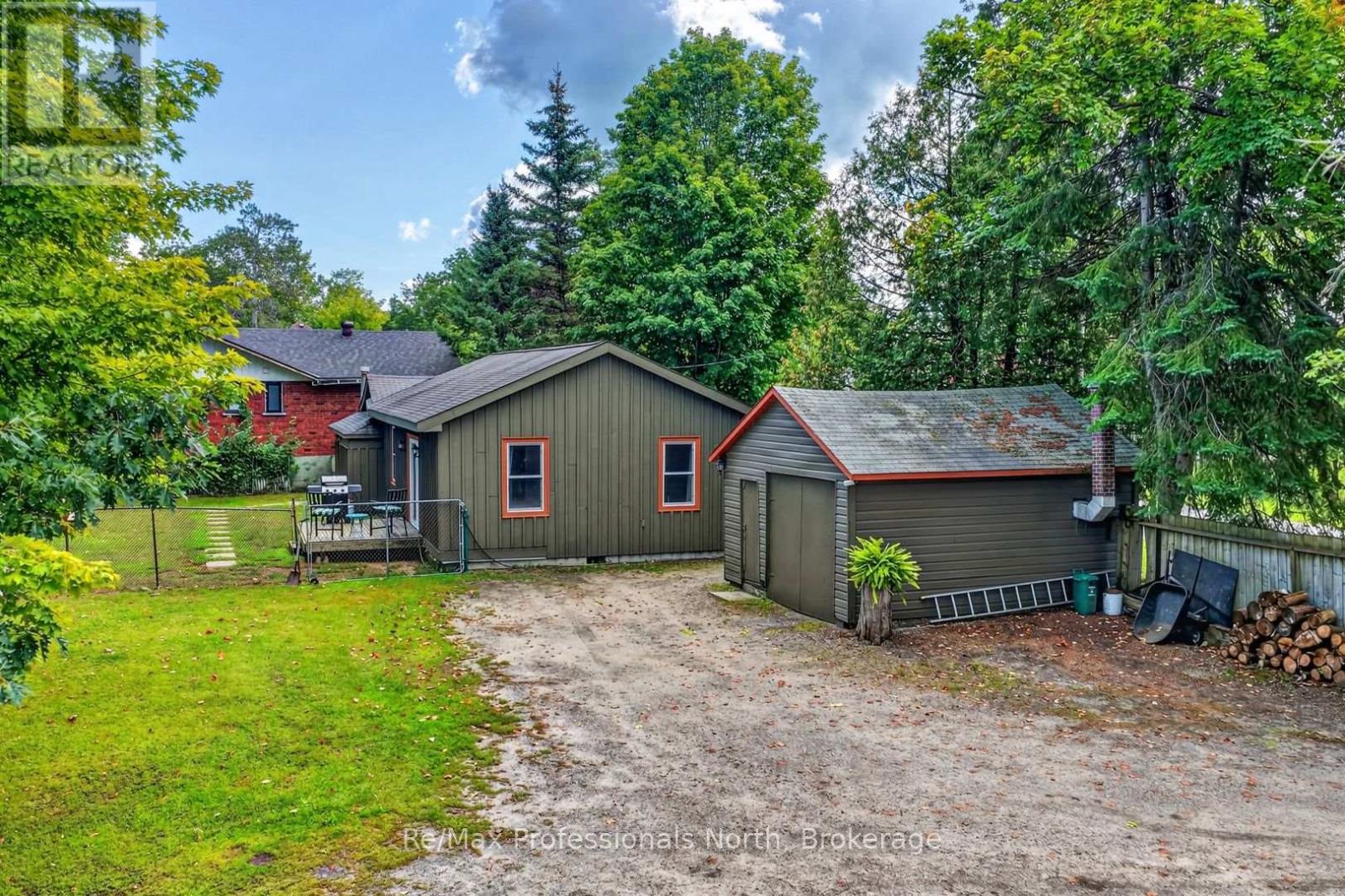 160 Isaac Street, Gravenhurst, Ontario  P1P 1G2 - Photo 2 - X13778762