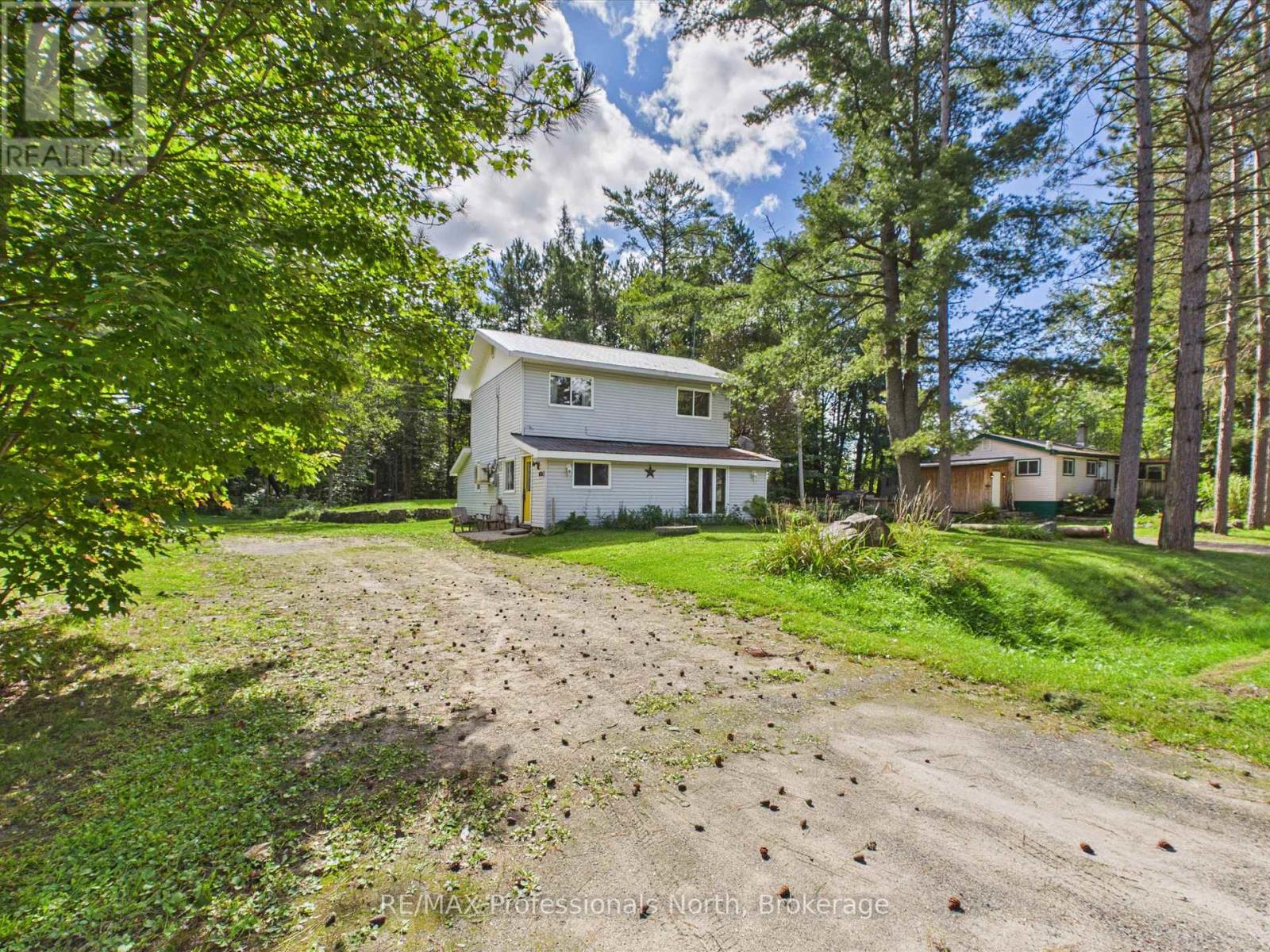31 Hutcheson Beach Road E, Huntsville, Ontario  P1H 1N4 - Photo 1 - X13792844