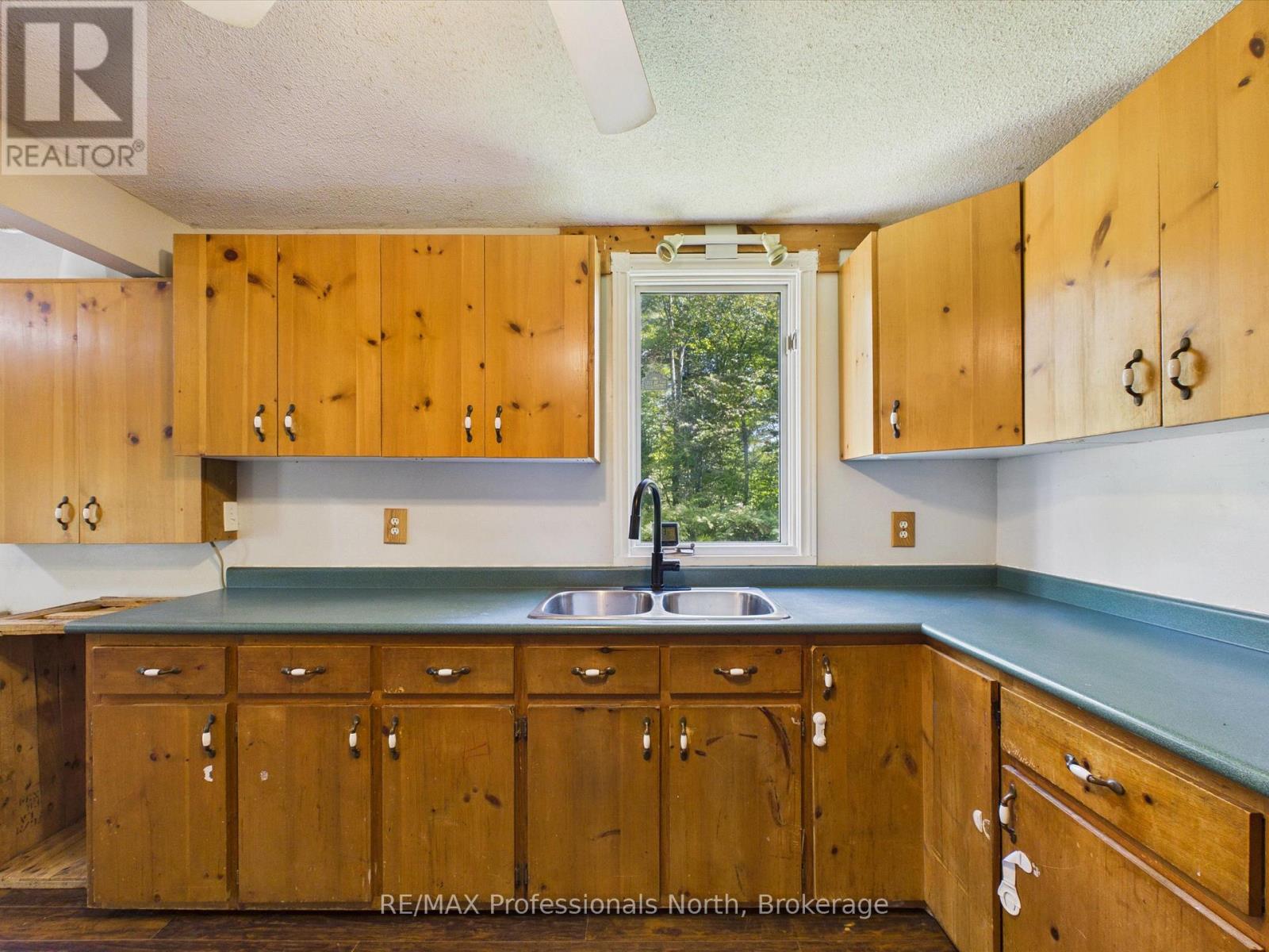 31 Hutcheson Beach Road E, Huntsville, Ontario  P1H 1N4 - Photo 8 - X13792844