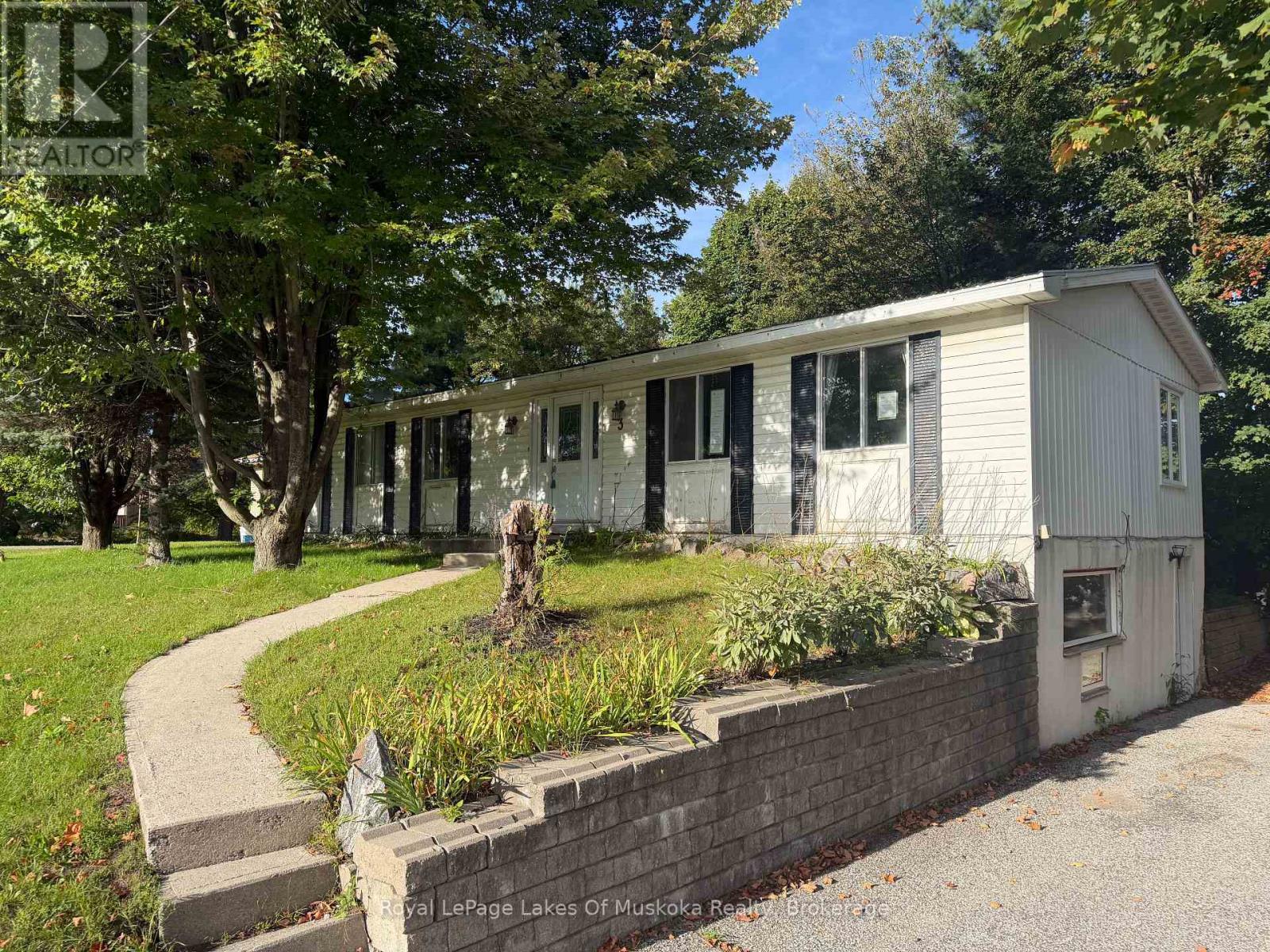 3 Wellington Street, Bracebridge, Ontario P1L 1E8 - Photo 1 - X13796168