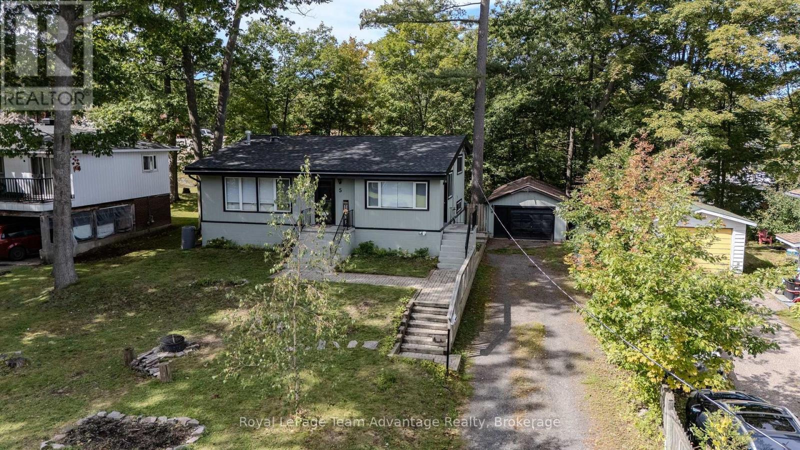 5 Burritt Street, Parry Sound, Ontario  P2A 1N5 - Photo 2 - X13796962