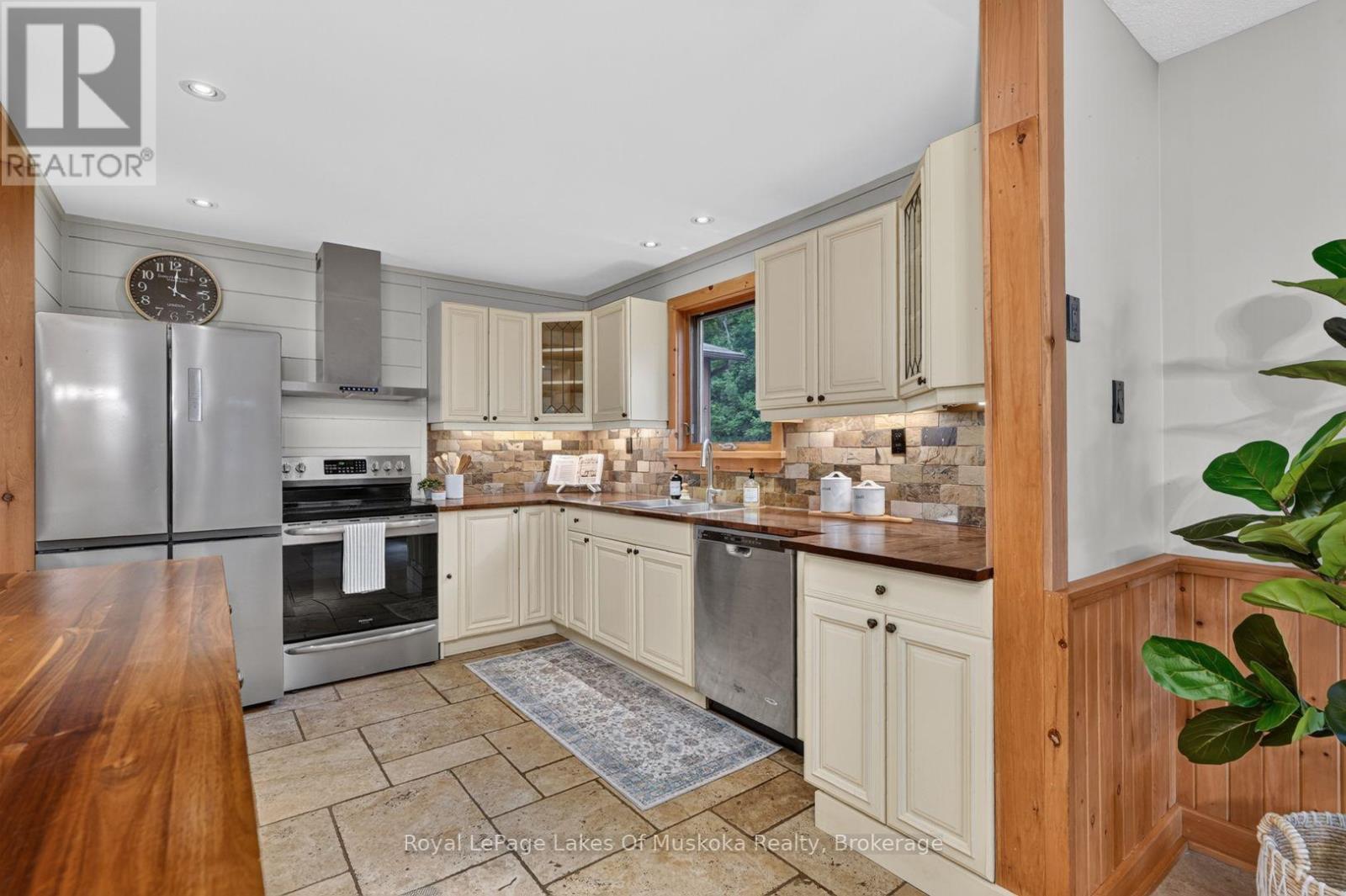 1020 East Walker Lake Drive, Lake Of Bays, Ontario  P1H 2J6 - Photo 13 - X13798294