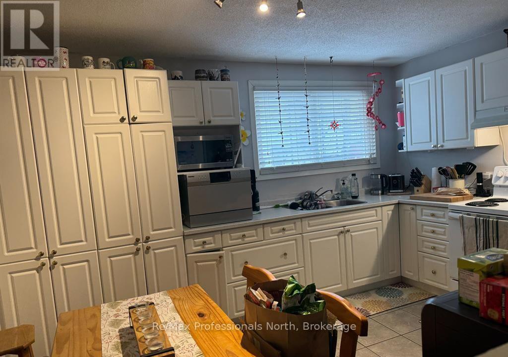 141 Hotchkiss Street, Gravenhurst, Ontario  P1P 1H6 - Photo 13 - X13805410