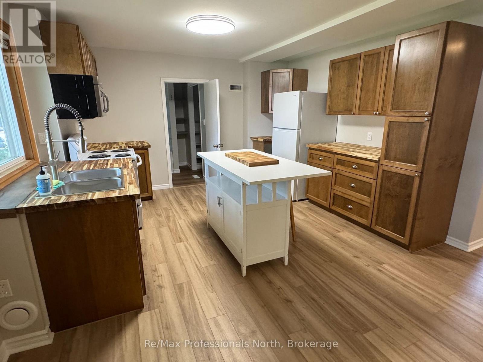 141 Hotchkiss Street, Gravenhurst, Ontario  P1P 1H6 - Photo 4 - X13805410