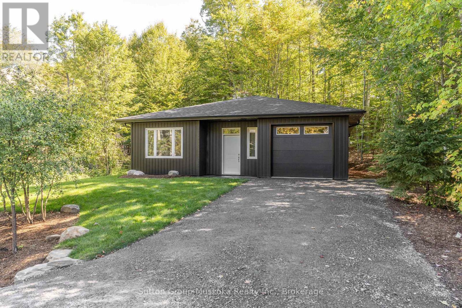 33 Shaw Crescent, Huntsville, Ontario  P1H 1T7 - Photo 1 - X13828932