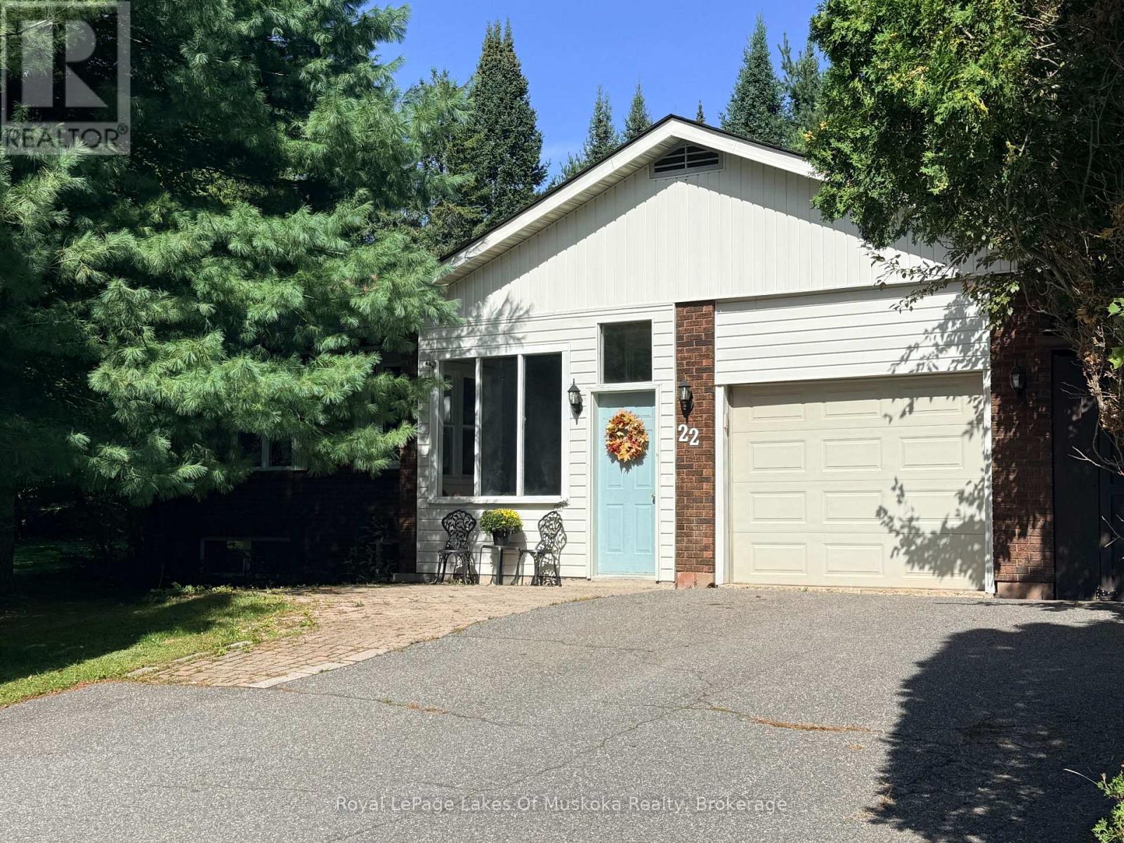 22 Westvale Drive, Bracebridge, Ontario  P1L 1B5 - Photo 1 - X13830184