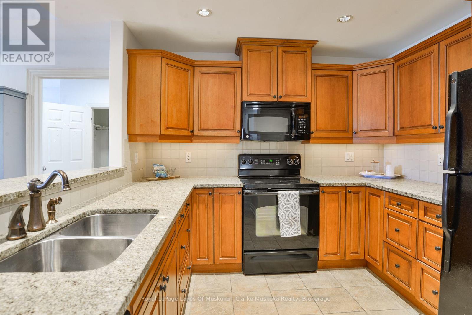 504 - 130 Steamship Bay Road, Gravenhurst, Ontario  P1P 1Z9 - Photo 2 - X13848682