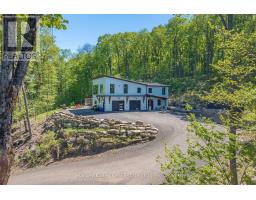 25 NATURES WAY, Huntsville, Ontario