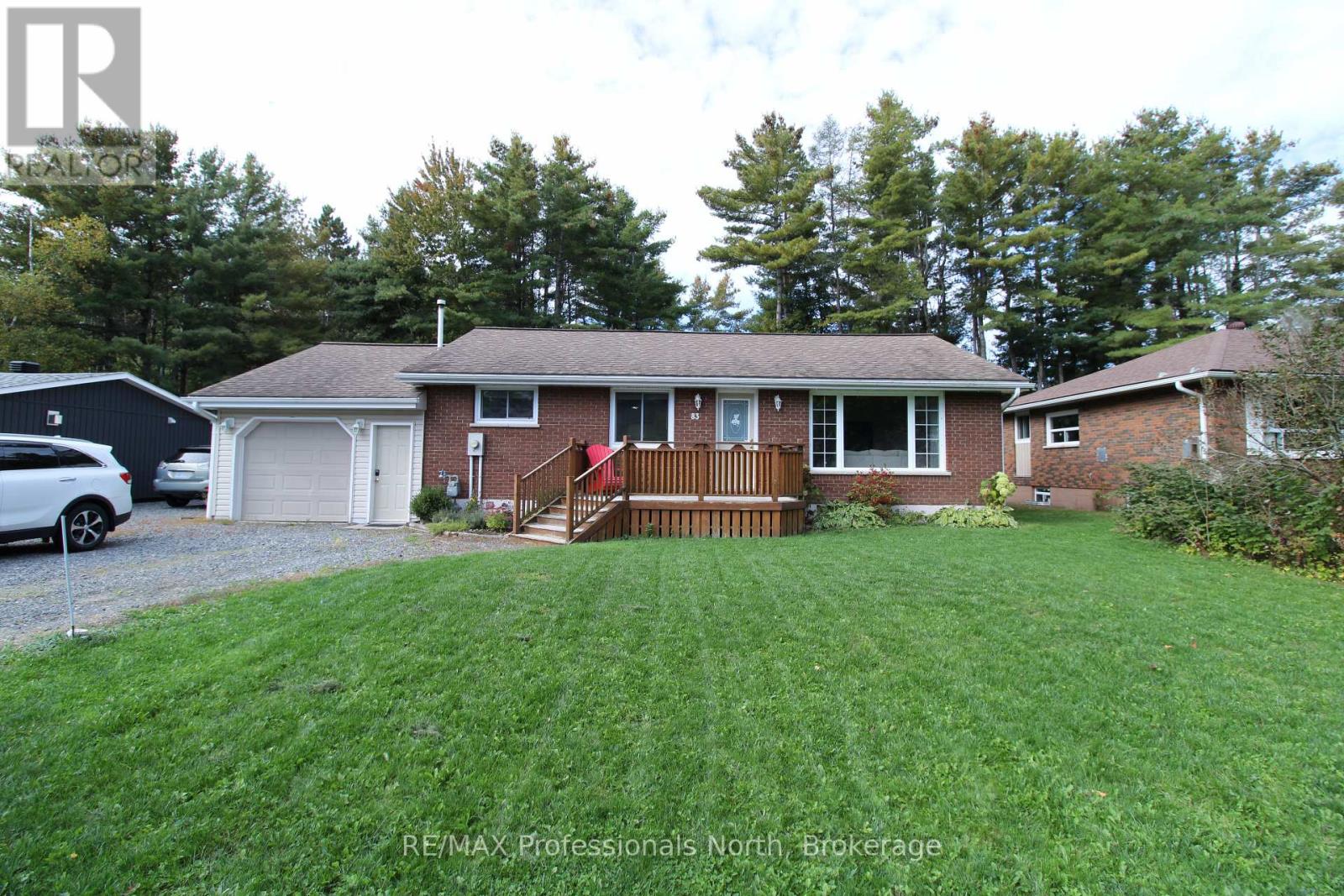 83 Pine Street, Bracebridge, Ontario P1L 1K8 - Photo 1 - X13860834