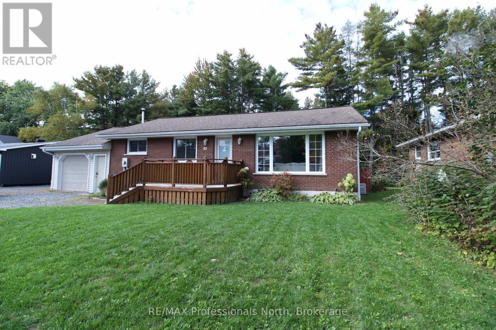 83 Pine Street, Bracebridge, Ontario P1L 1K8 - Photo 2 - X13860834
