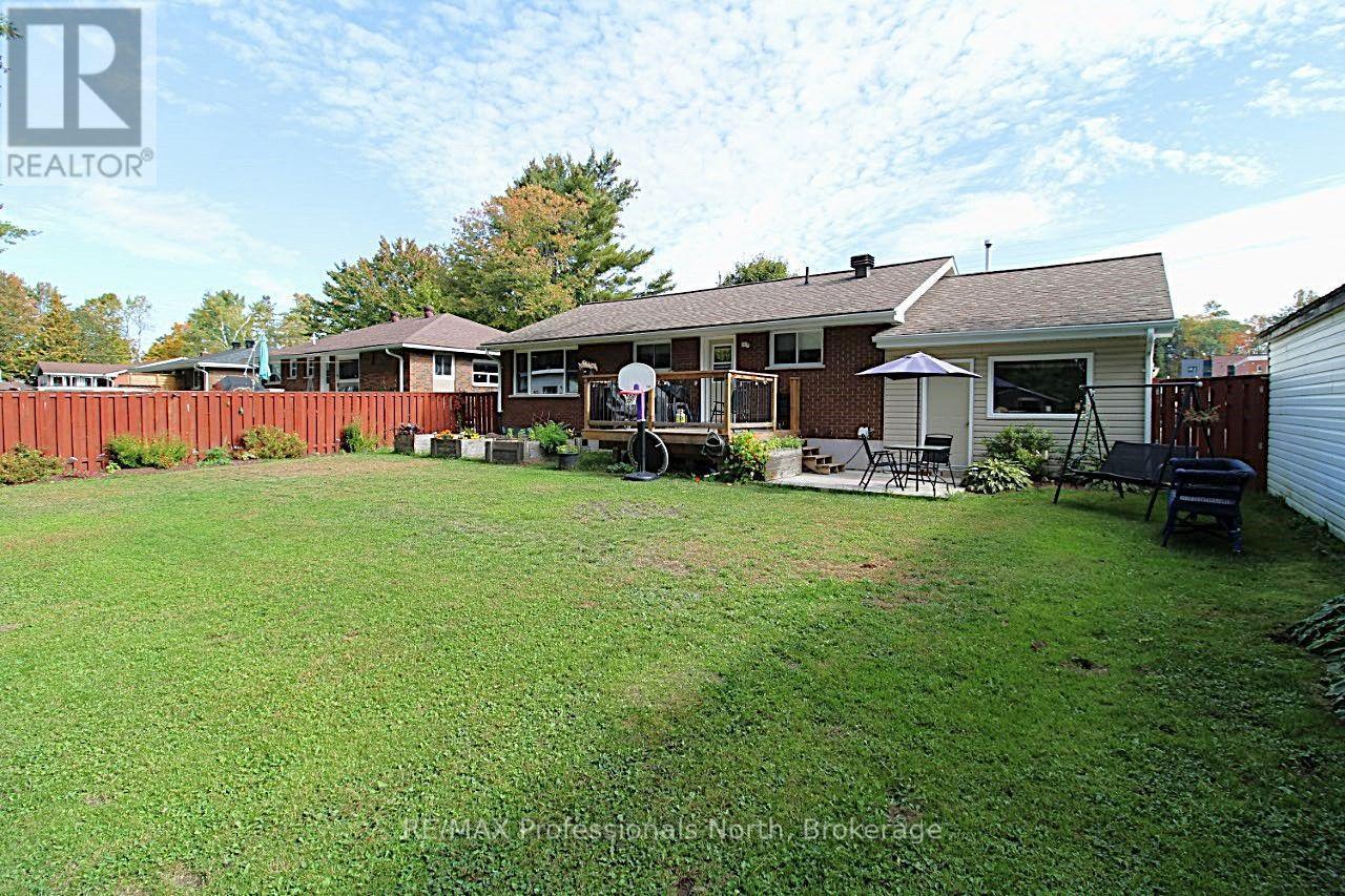 83 Pine Street, Bracebridge, Ontario P1L 1K8 - Photo 4 - X13860834