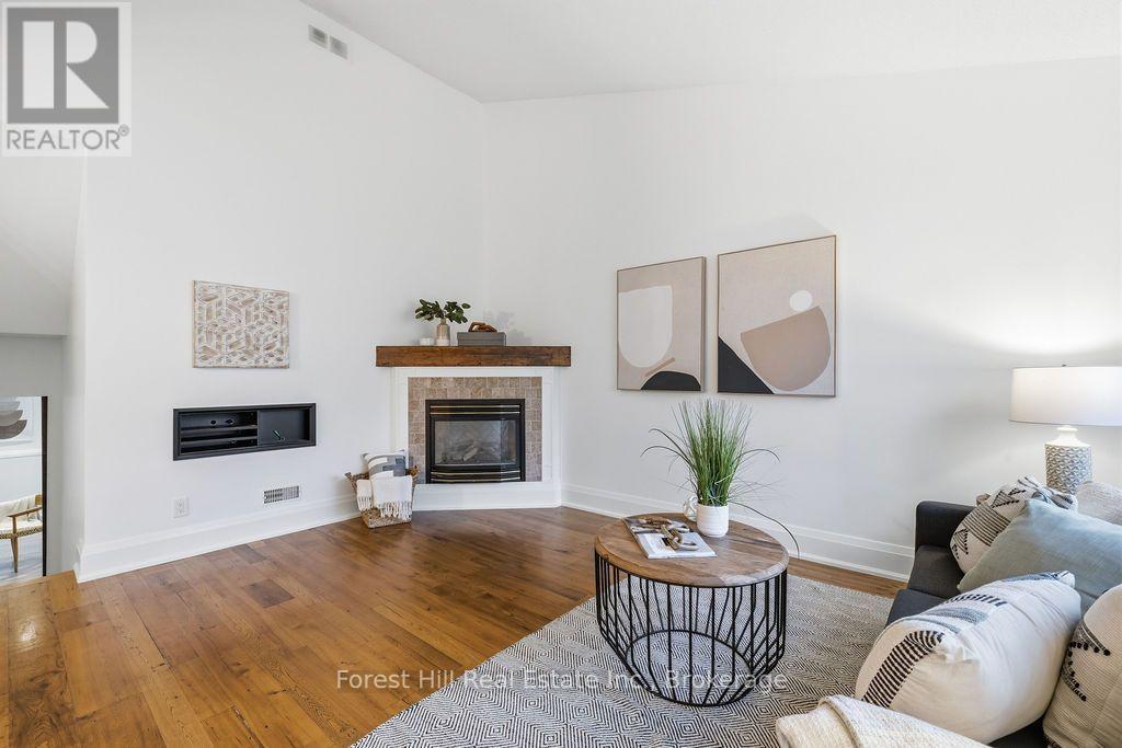 21 Sabrina Park Drive, Huntsville, Ontario  P1H 1L8 - Photo 3 - X13875334