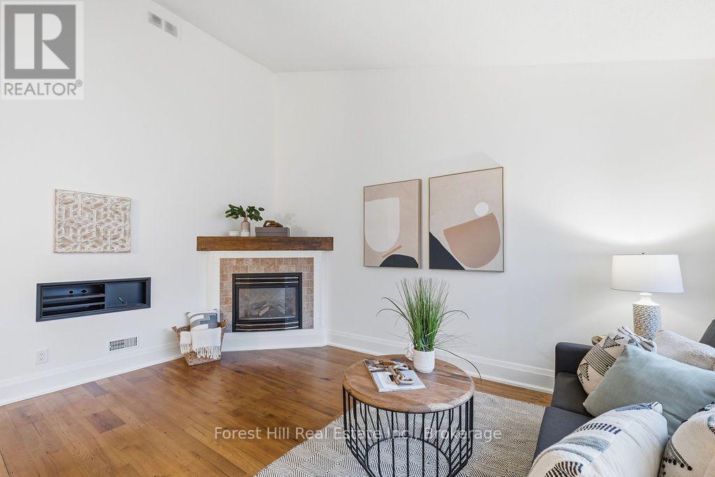 21 Sabrina Park Drive, Huntsville, Ontario  P1H 1L8 - Photo 4 - X13875334