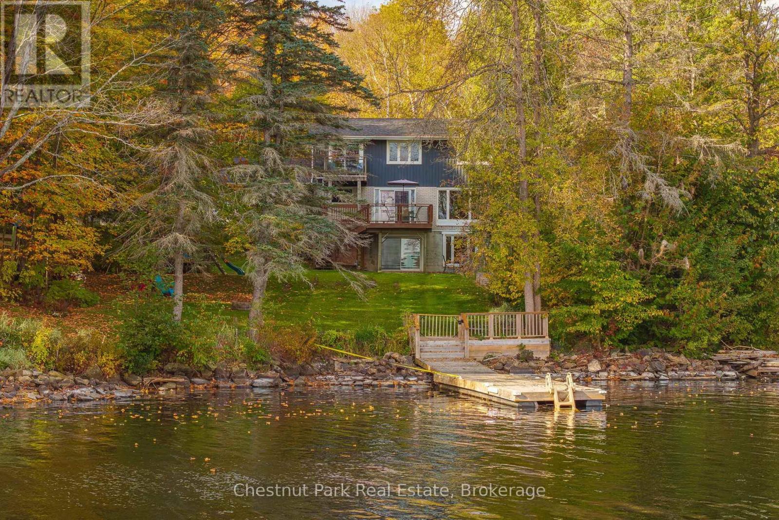 26 Helen Street, Huntsville, Ontario  P1H 1H5 - Photo 1 - X13880168
